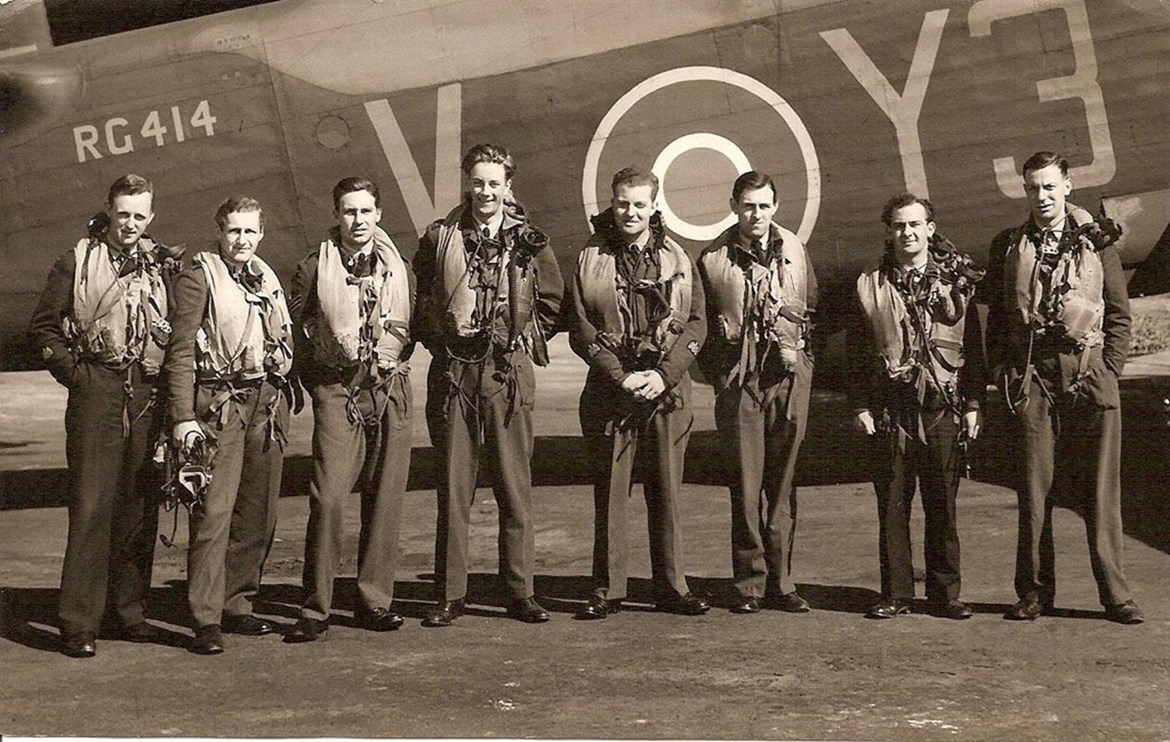WWII Veterans posing